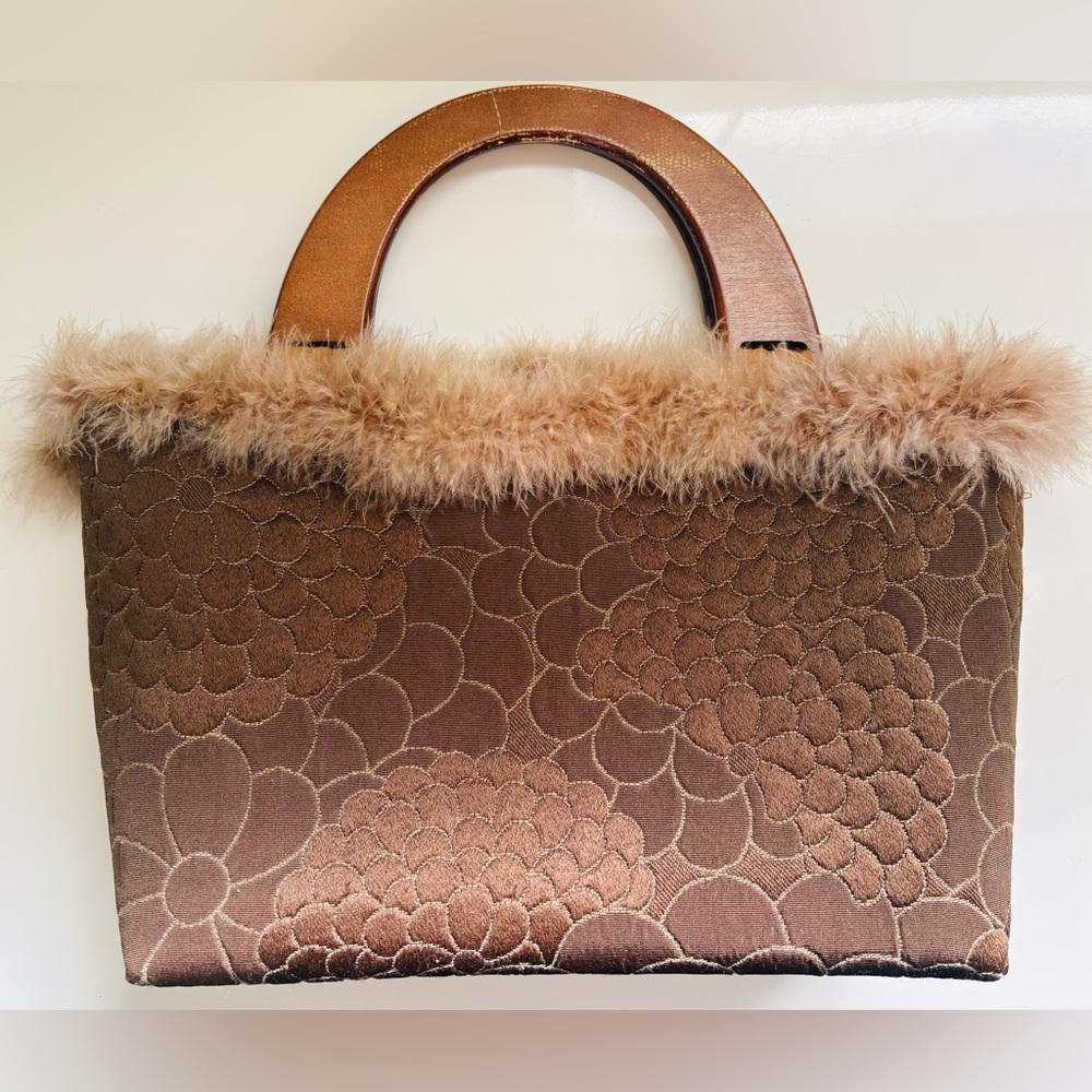 Vintage Elegant Brown Floral Handbag wooden handle feathered all around top part